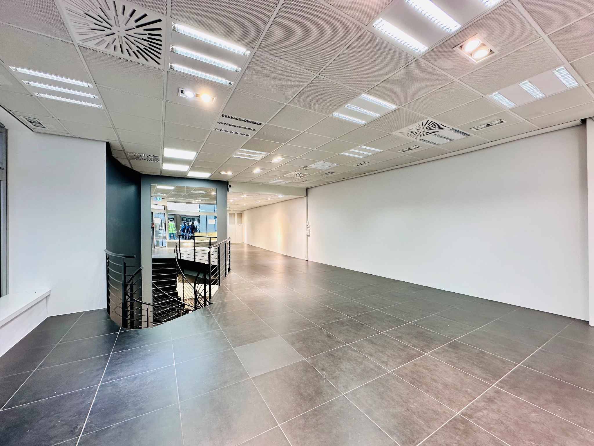 Arcade / locaux / bureaux au cœur de Sion - 204 m²