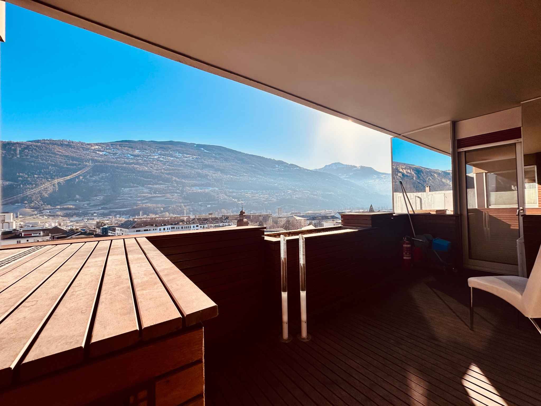 IDÉAL POUR CABINET MÉDICAL : Locaux de 351 m² à louer au Centre de Sion