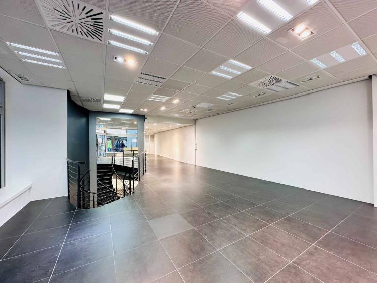 Arcade / locaux / bureaux au cœur de Sion - 204 m²